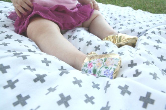 gold baby moccasins | bebewears.com